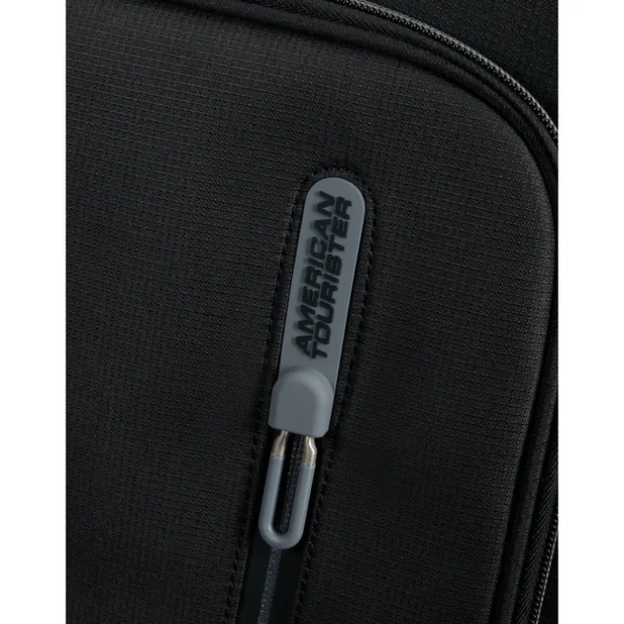 American Tourister Cloudrider Spinner S Expandable TSA jet black