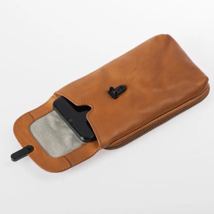 Aunts & Uncles Mrs. Lemon Dash Twist Phonebag caramel