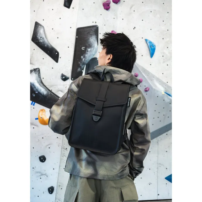 Bold Banana Beyond Bold Envelope Backpack obsidian