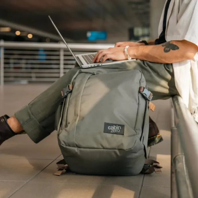 CabinZero Classic 28L Ultra Light Cabin Bag Tech georgian khaki