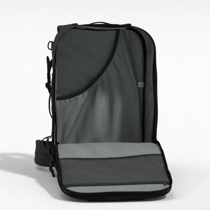 CabinZero Classic Pro 42L absolute black