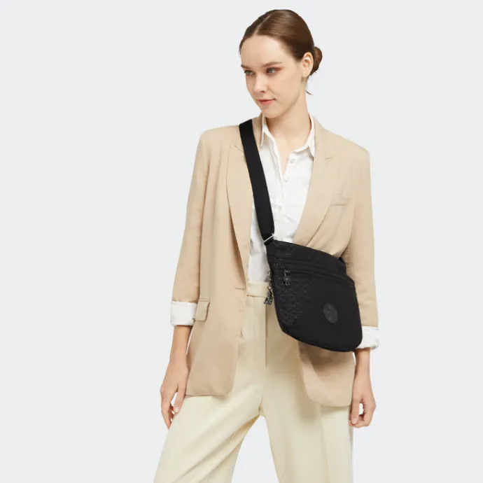 Kipling Arto signature emb