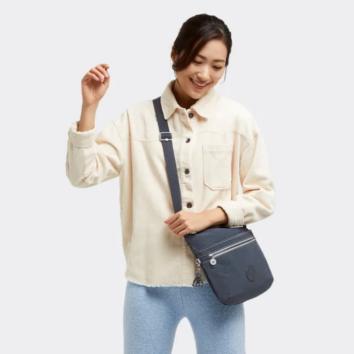 Kipling Arto signature emb