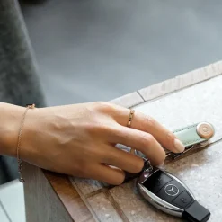 Orbitkey Crazy Horse Leather Key Organiser obsidian black/red