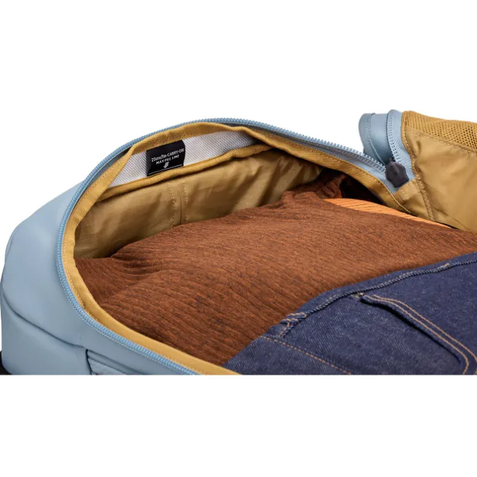 Thule Chasm Carryon 55cm Trolley pond