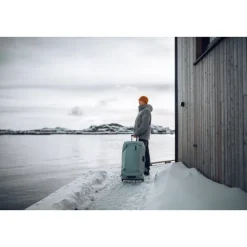 Thule Chasm Rolling Duffel pond
